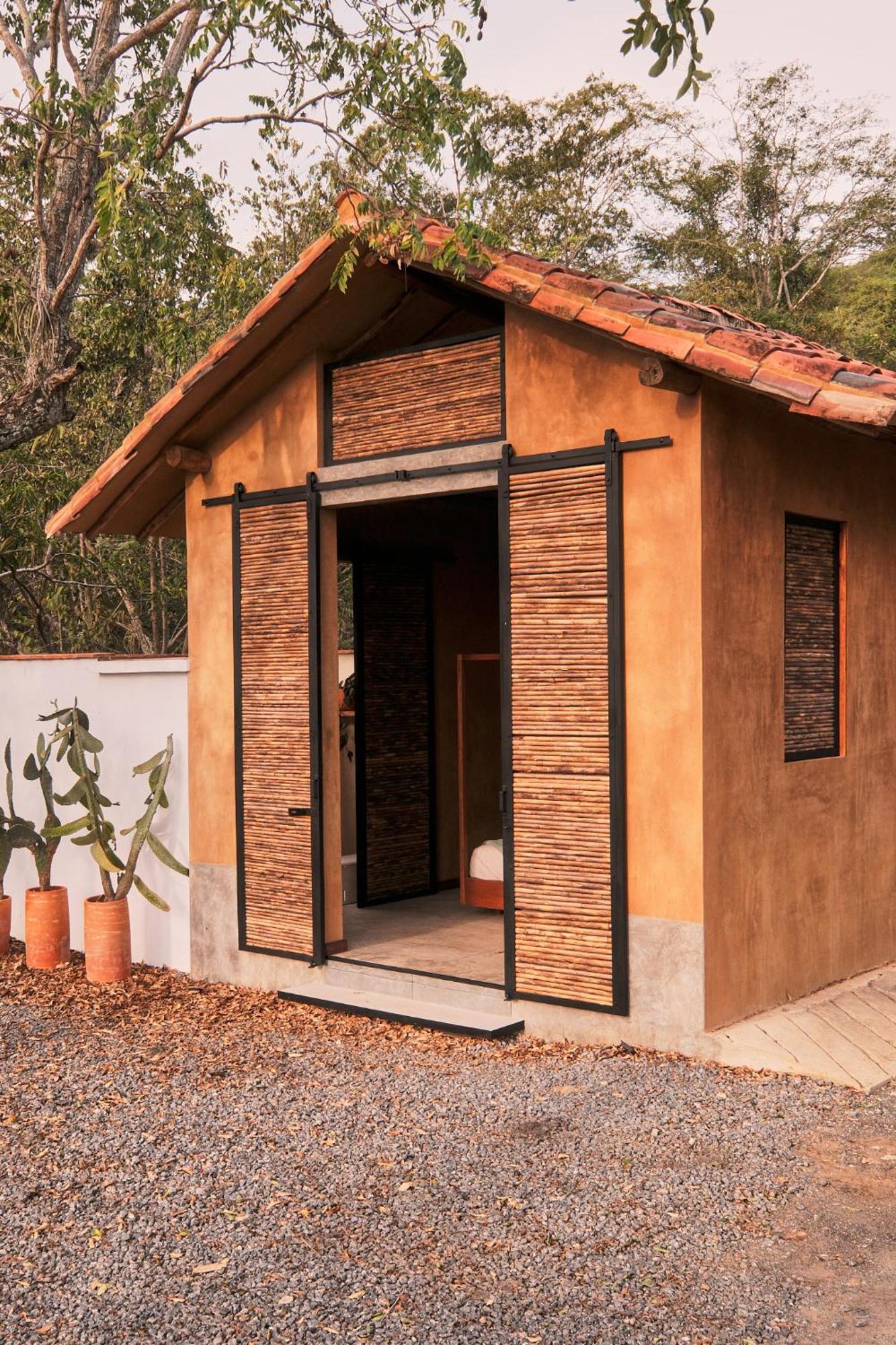 Nomad Hostal - บาริชารา ภายนอก รูปภาพ